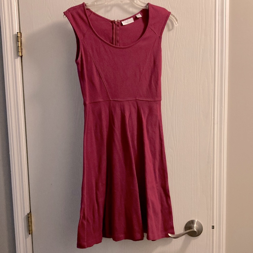 New York & Company cap sleeve maroon dress